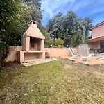 Prázdninový dům Linotte, 600m A Pied Santa Giulia Jacuzzi Bocca del Oro