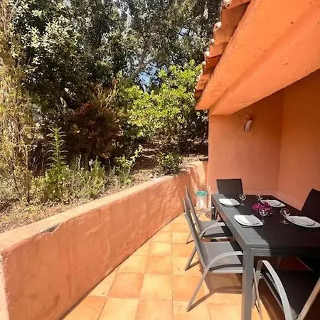 Linotte, 600m A Pied Santa Giulia Jacuzzi Holiday home *