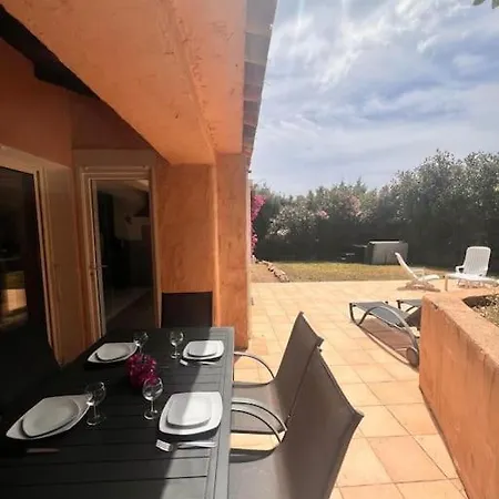 Holiday home Linotte, 600m A Pied Santa Giulia Jacuzzi *