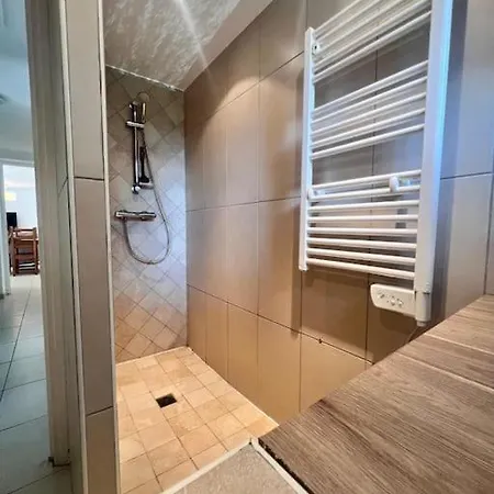 Feriehus Linotte, 600m A Pied Santa Giulia Jacuzzi