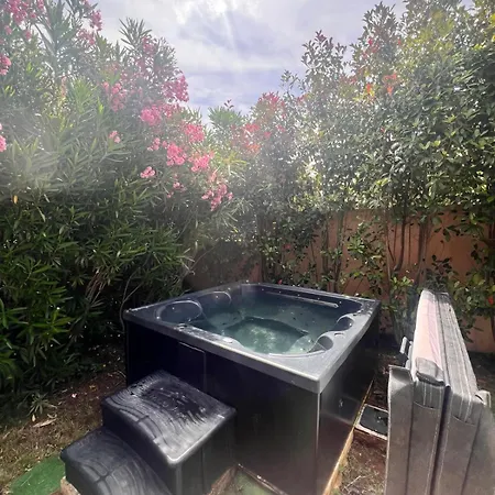 Linotte, 600m à Pied Santa Giulia Jacuzzi Hébergement de vacances *