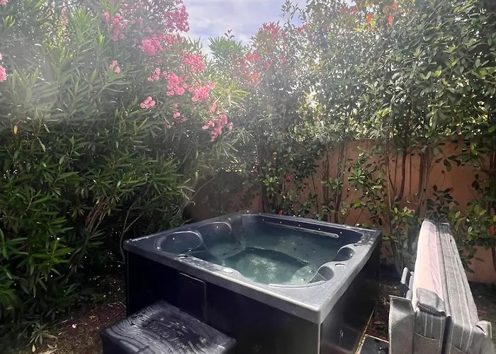 Linotte, 600m à Pied Santa Giulia Jacuzzi Hébergement de vacances *